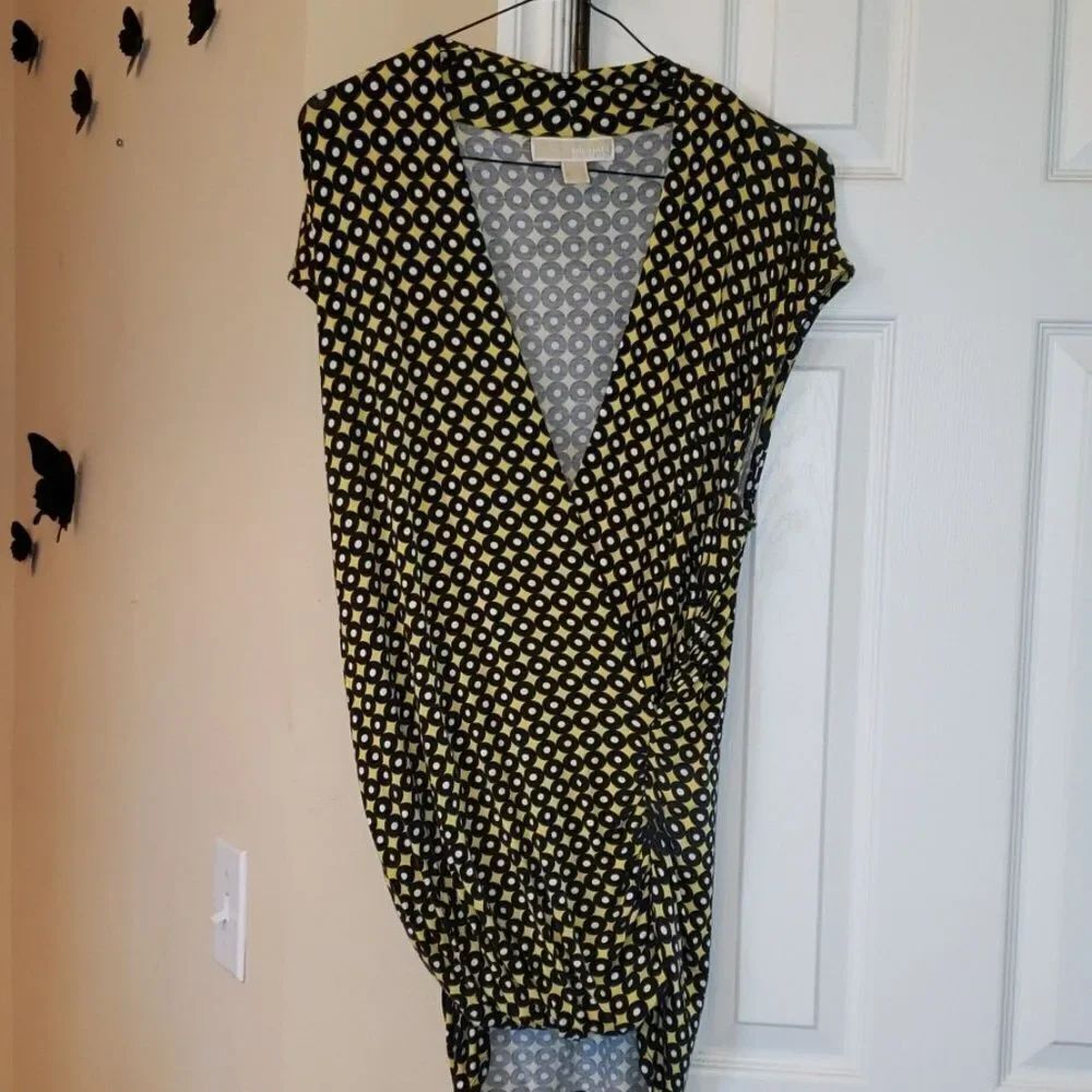 Michael Kors NWOT ...soft Jersey high low top.